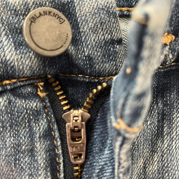 BLANKNYC Five Pocket Distressed Ripped Jeans Size 28 - Picture 6 of 9